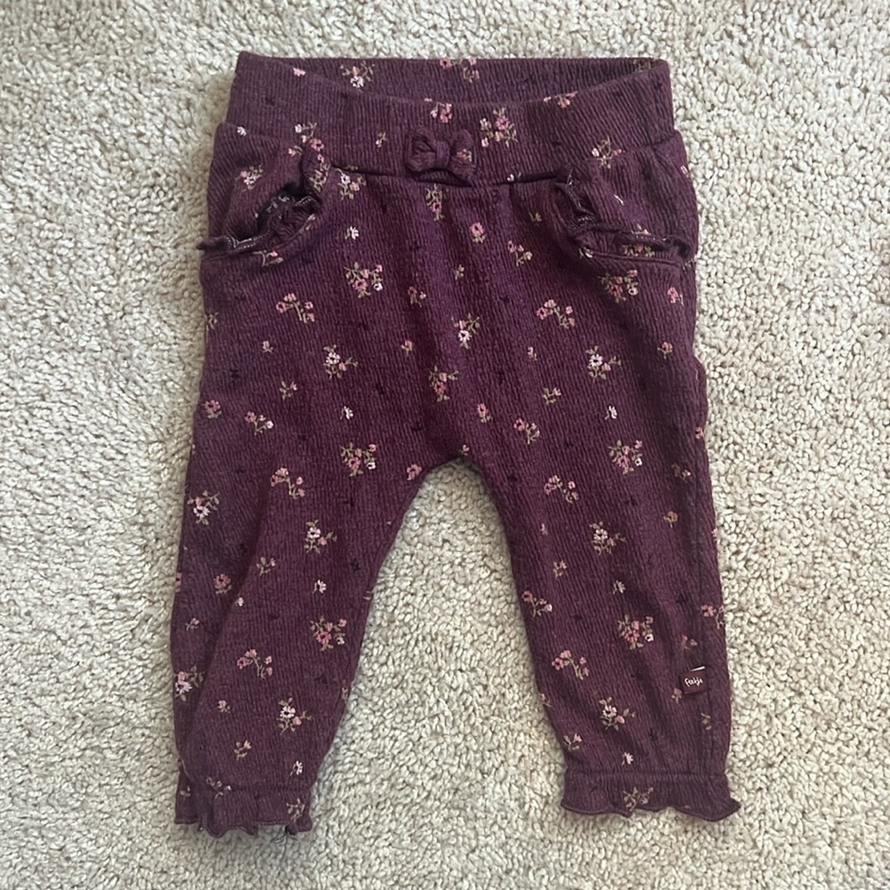 3-6 month Feetje legging. Gently used.
